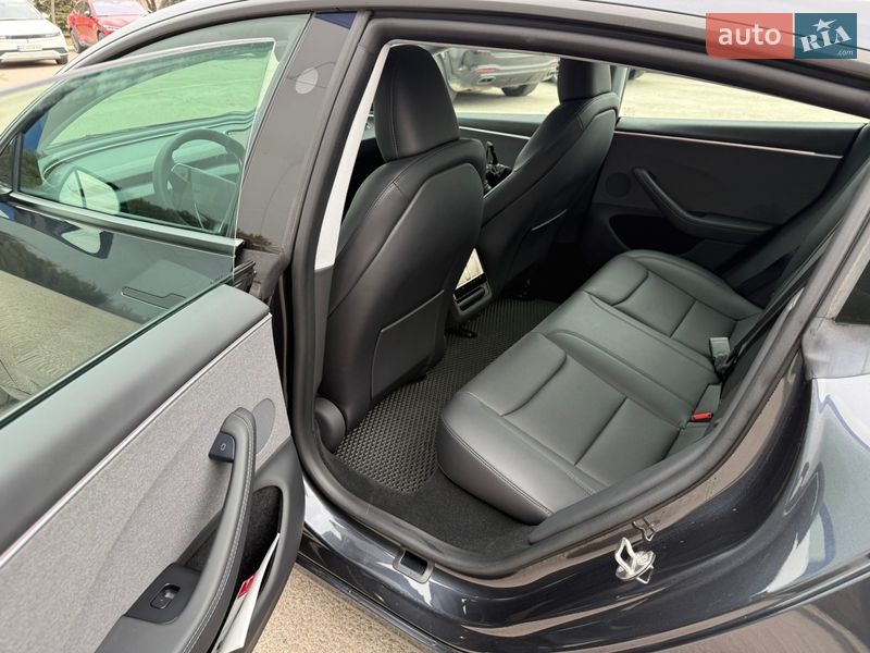 Седан Tesla Model 3 2024 в Дніпрі