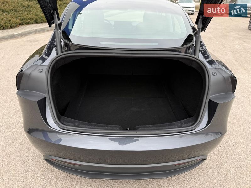 Седан Tesla Model 3 2024 в Дніпрі