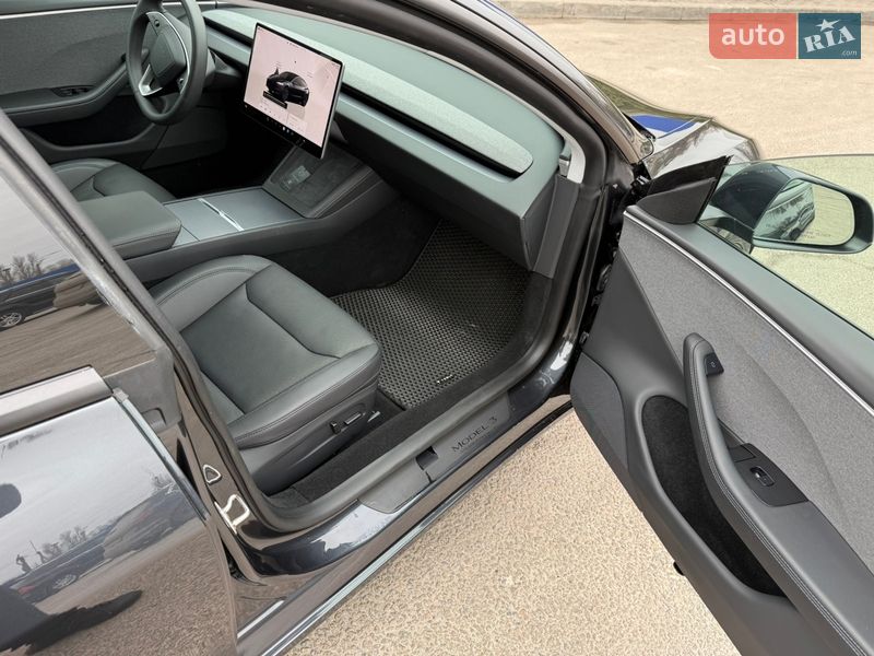 Седан Tesla Model 3 2024 в Дніпрі