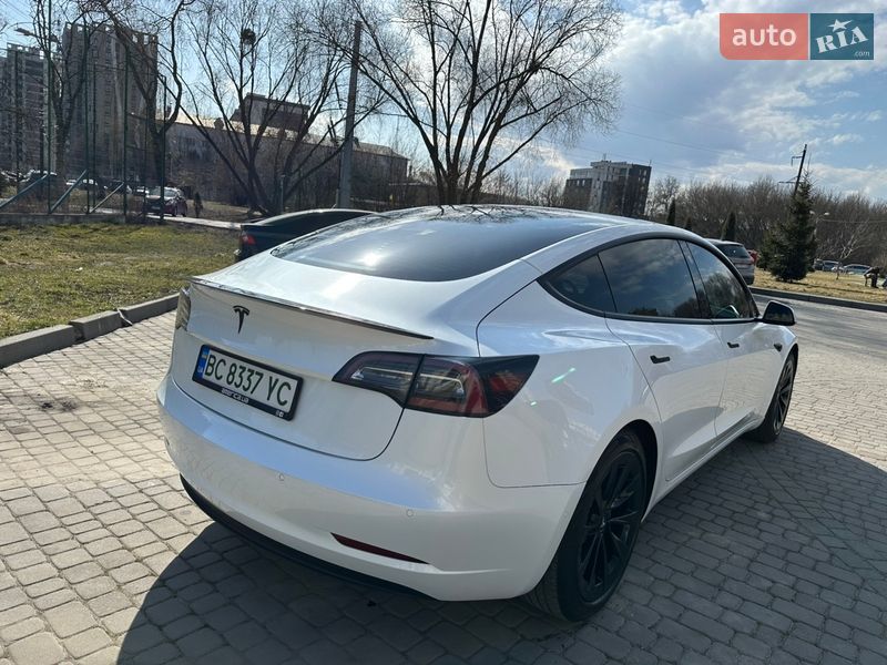 Седан Tesla Model 3 2021 в Львове