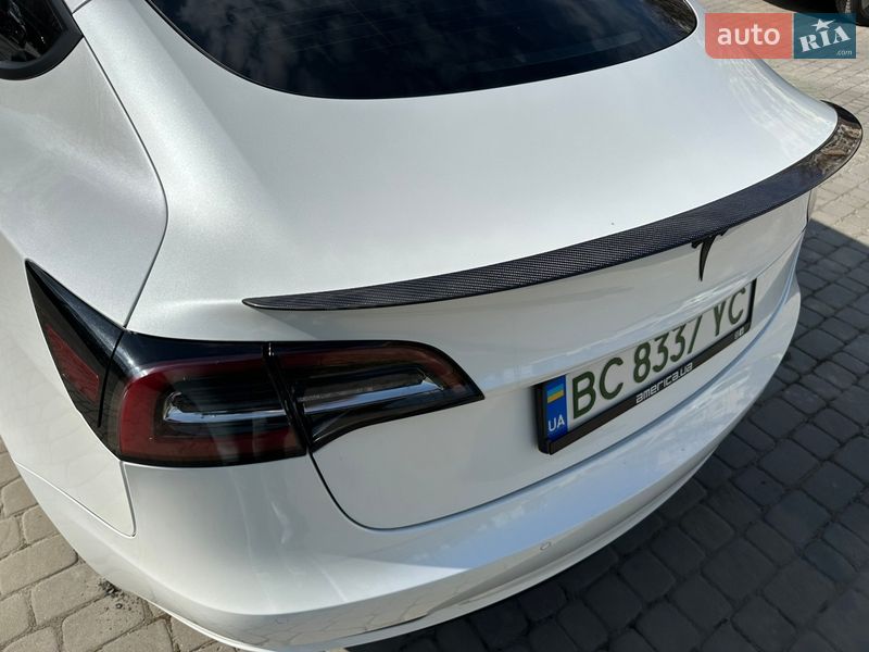Седан Tesla Model 3 2021 в Львове