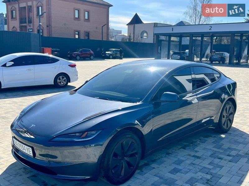 Седан Tesla Model 3 2024 в Києві