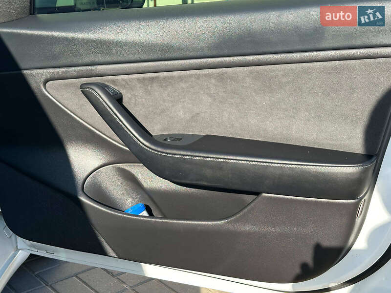 Седан Tesla Model 3 2021 в Одесі