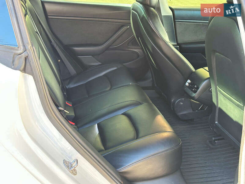 Седан Tesla Model 3 2021 в Одесі