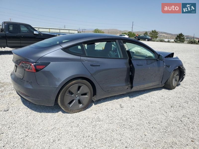 Седан Tesla Model 3 2023 в Кременчуці