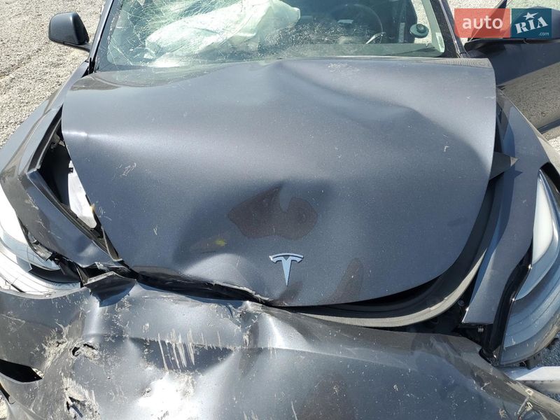 Седан Tesla Model 3 2023 в Кременчуці