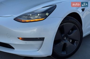 Седан Tesla Model 3 2021 в Ровно
