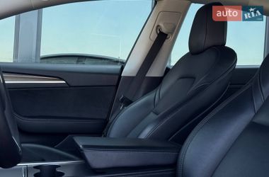 Седан Tesla Model 3 2021 в Ровно