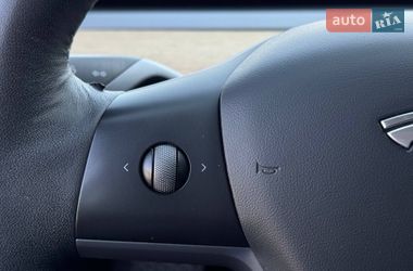 Седан Tesla Model 3 2021 в Ровно
