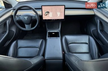 Седан Tesla Model 3 2021 в Ровно