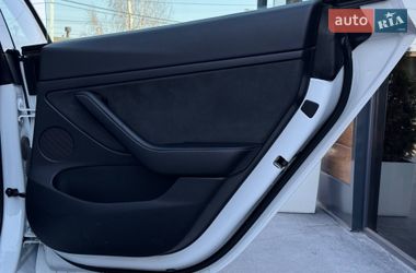 Седан Tesla Model 3 2021 в Ровно
