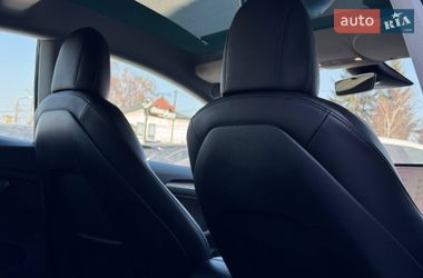 Седан Tesla Model 3 2021 в Ровно