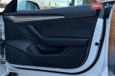 Седан Tesla Model 3 2021 в Ровно