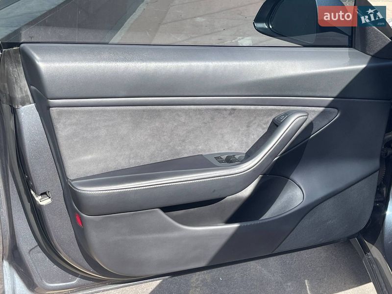 Седан Tesla Model 3 2020 в Києві