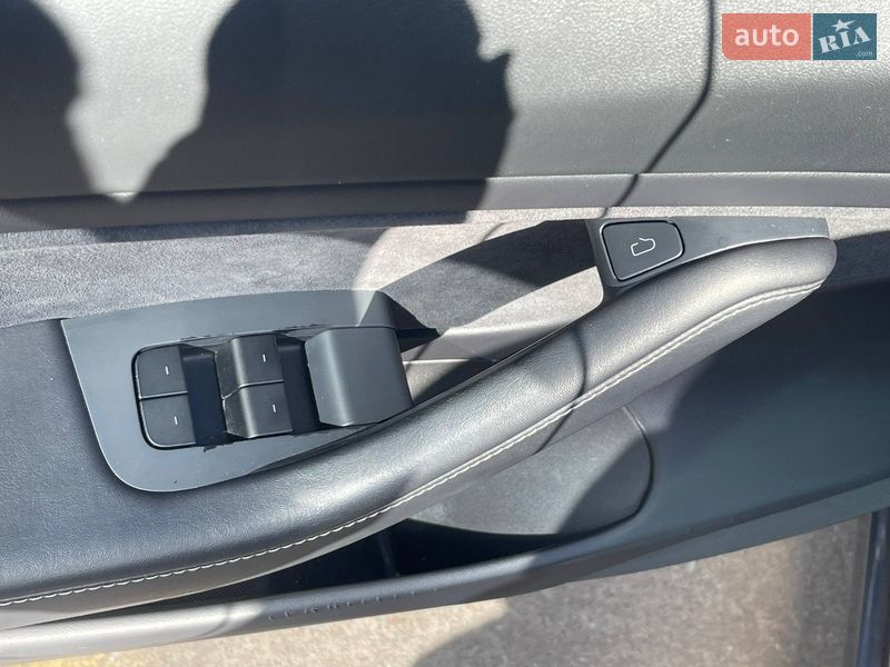 Седан Tesla Model 3 2020 в Києві