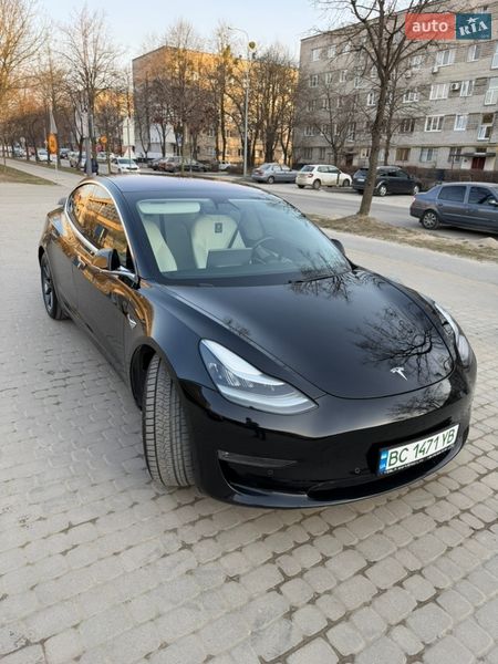 Седан Tesla Model 3 2019 в Львові