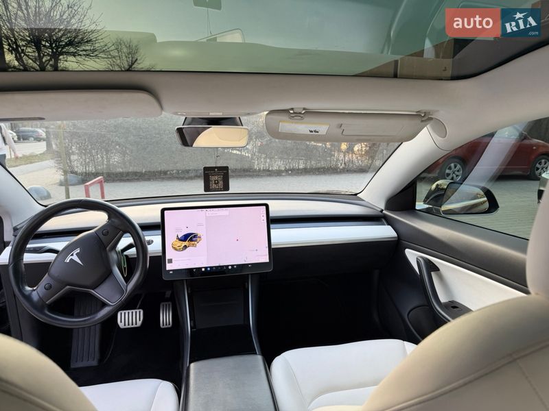 Седан Tesla Model 3 2019 в Львові