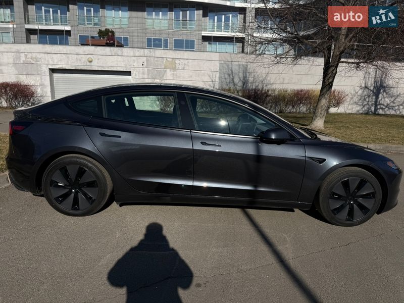 Седан Tesla Model 3 2025 в Киеве