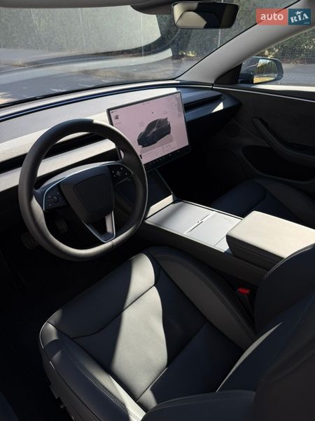 Седан Tesla Model 3 2025 в Киеве