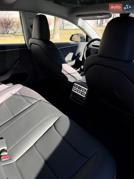 Седан Tesla Model 3 2025 в Киеве