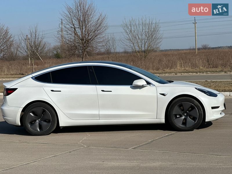 Седан Tesla Model 3 2019 в Ровно