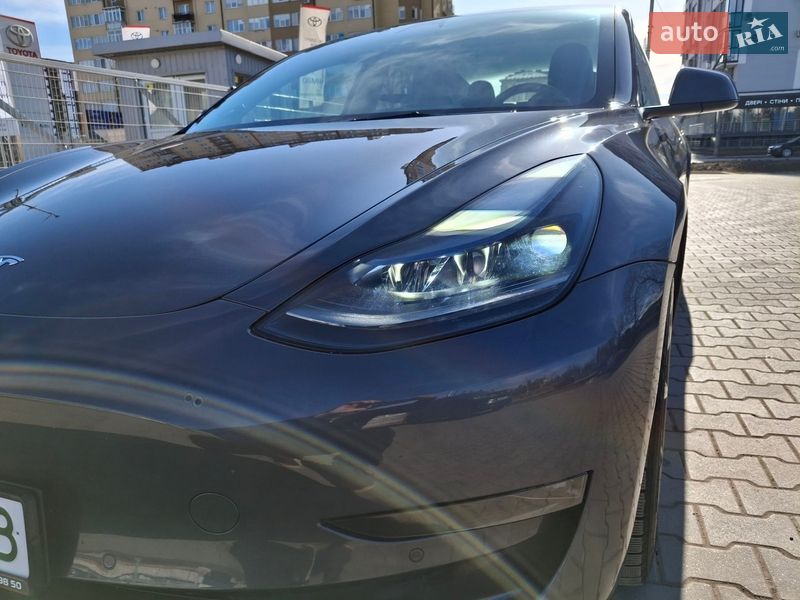Седан Tesla Model 3 2022 в Ивано-Франковске