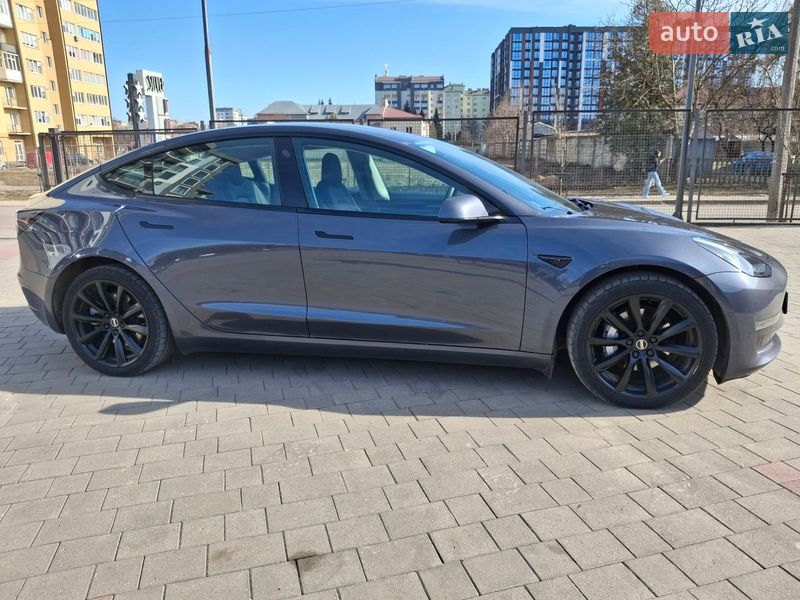 Седан Tesla Model 3 2022 в Ивано-Франковске
