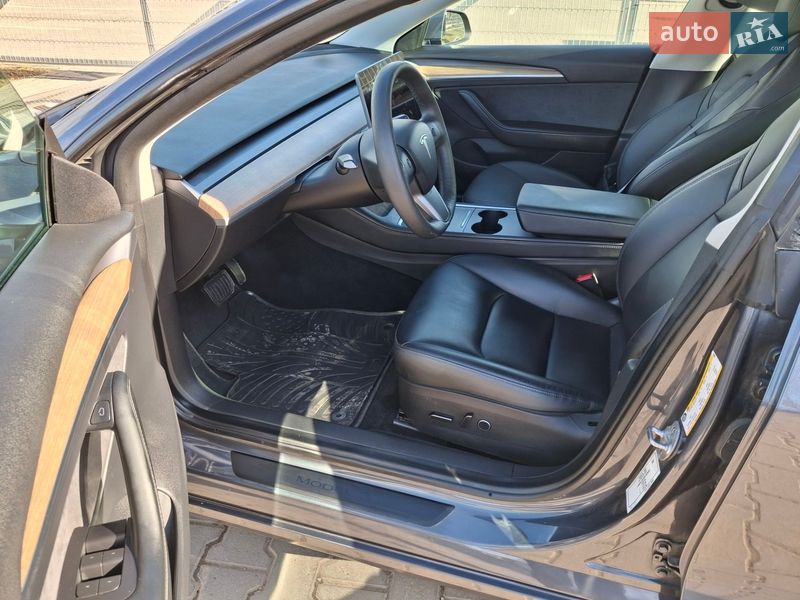 Седан Tesla Model 3 2022 в Ивано-Франковске