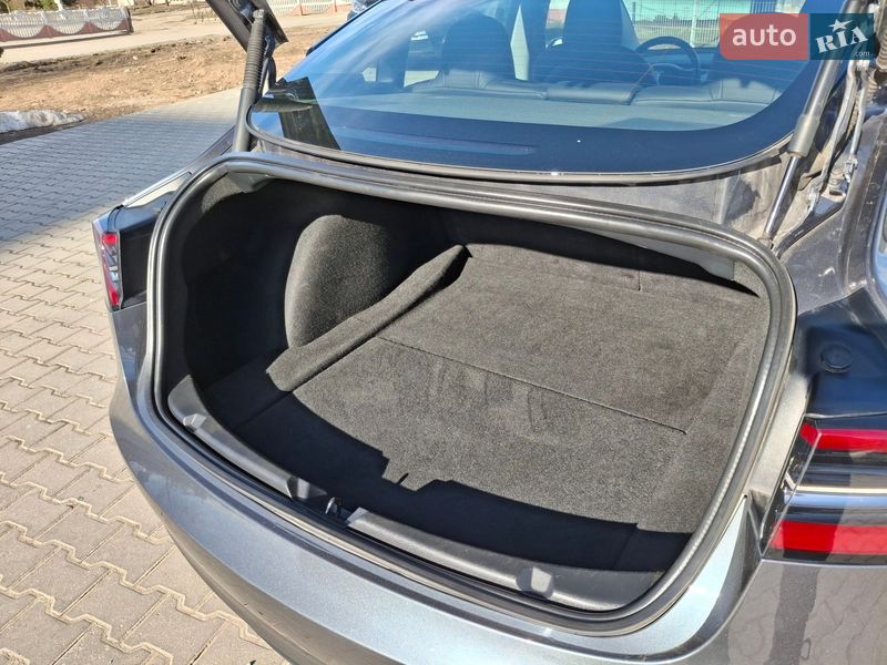 Седан Tesla Model 3 2022 в Ивано-Франковске