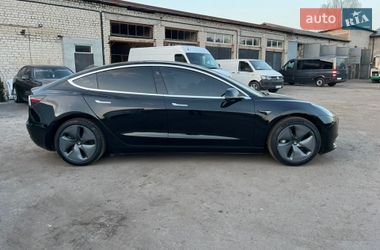 Седан Tesla Model 3 2020 в Радивиліві