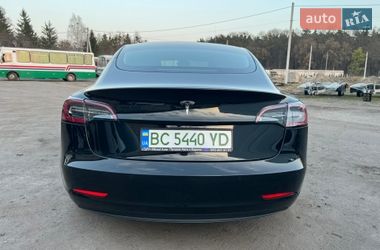 Седан Tesla Model 3 2020 в Радивиліві