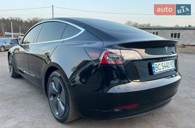 Седан Tesla Model 3 2020 в Радивиліві