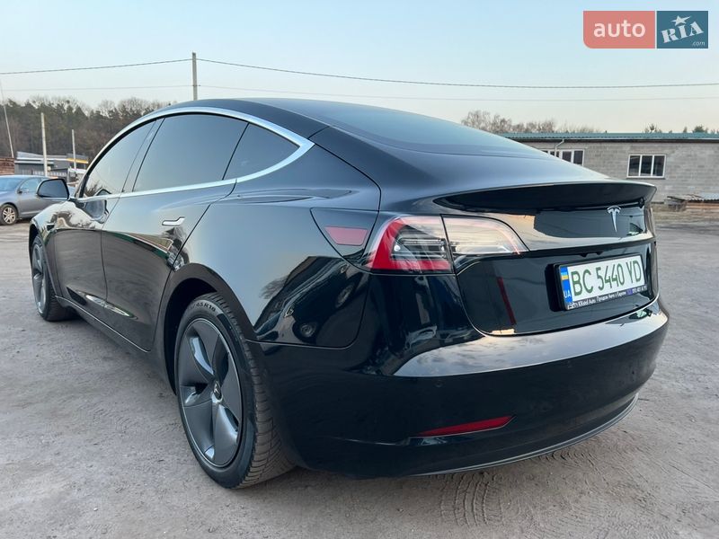 Седан Tesla Model 3 2020 в Радивиліві