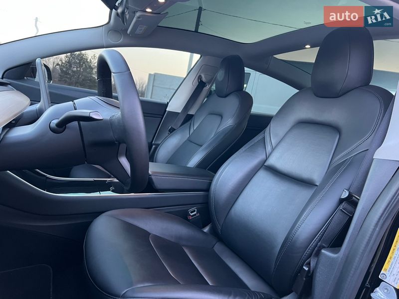Седан Tesla Model 3 2020 в Радивиліві