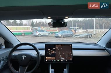 Седан Tesla Model 3 2020 в Радивиліві