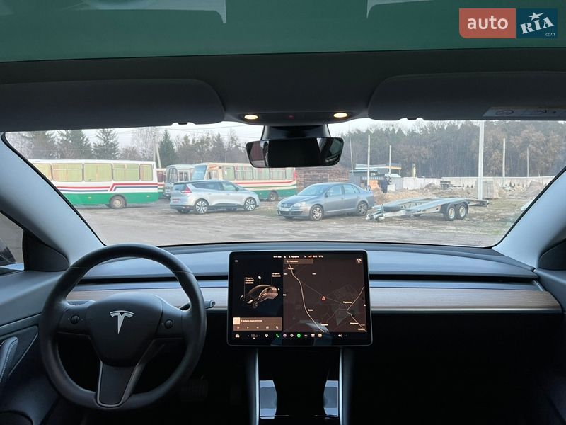 Седан Tesla Model 3 2020 в Радивиліві