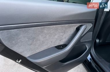 Седан Tesla Model 3 2020 в Радивиліві
