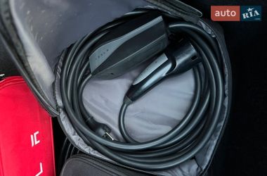 Седан Tesla Model 3 2020 в Радивиліві