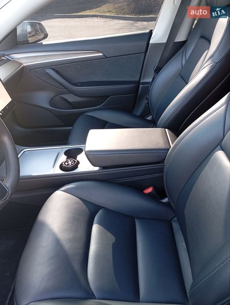 Седан Tesla Model 3 2022 в Днепре