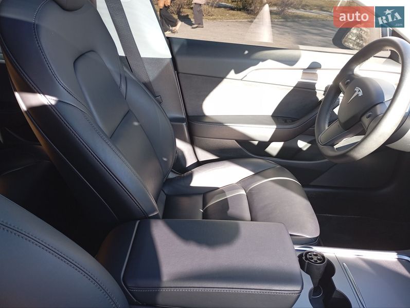 Седан Tesla Model 3 2022 в Днепре