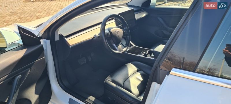 Седан Tesla Model 3 2017 в Нововолинську фото 22 Седан Tesla Model 3 2017 в Нововолинську