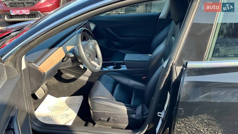 Седан Tesla Model 3 2018 в Луцке
