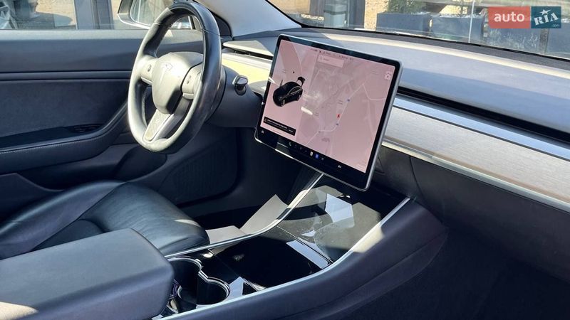 Седан Tesla Model 3 2018 в Луцке