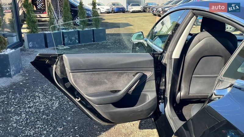Седан Tesla Model 3 2018 в Луцке