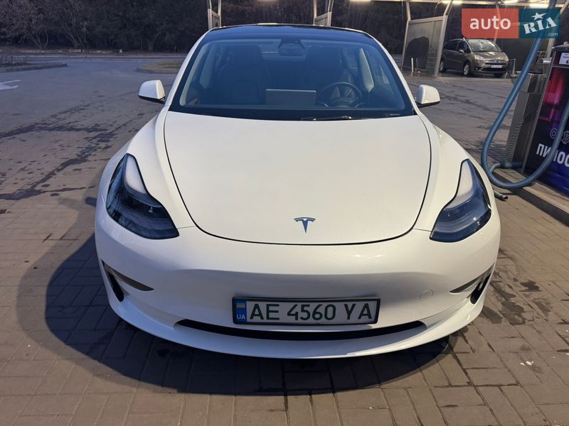 Седан Tesla Model 3 2023 в Днепре