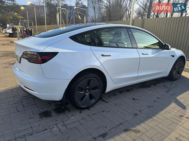 Седан Tesla Model 3 2023 в Днепре