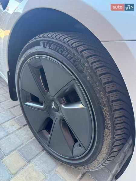 Седан Tesla Model 3 2023 в Днепре