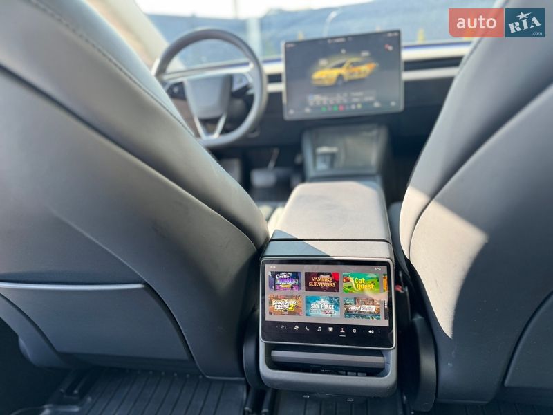 Седан Tesla Model 3 2024 в Стрые