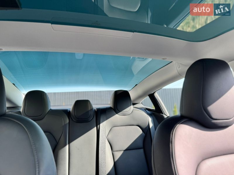 Седан Tesla Model 3 2024 в Стрые