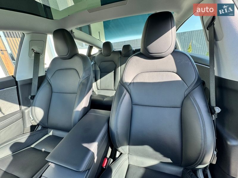 Седан Tesla Model 3 2024 в Стрые